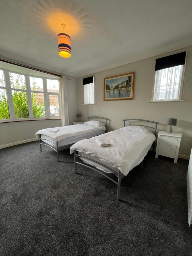 19A Stourwood Avenue Villa Борнмът Екстериор снимка